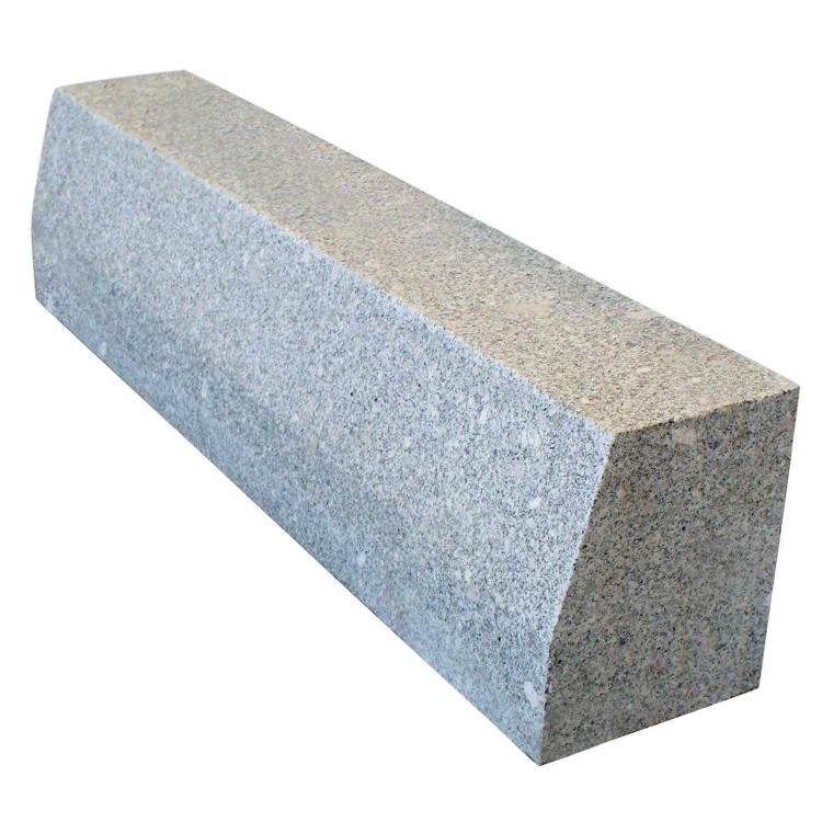 Krawężnik granitowy 15x30 cm ze skosem góra płomień