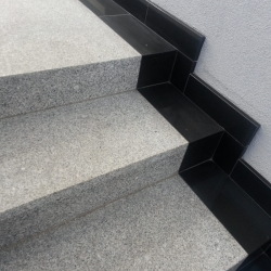 Parapet Stopnica granitowa płomień Bianco Sardo G602 180x33x2 cm