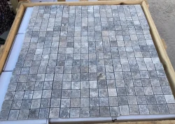 Kamień dekoracyjny trawertyn Ash Argent Mix Bębnowany Mozaika 4,8x4,8x1 cm