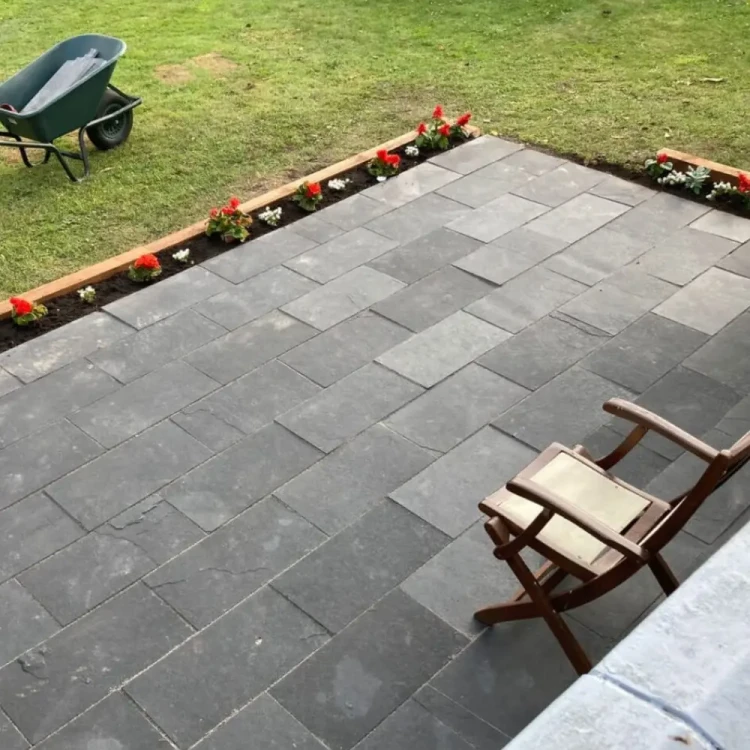 Płytka Kadappa Black Limestone Naturalna Bębnowana 40x40x3 cm