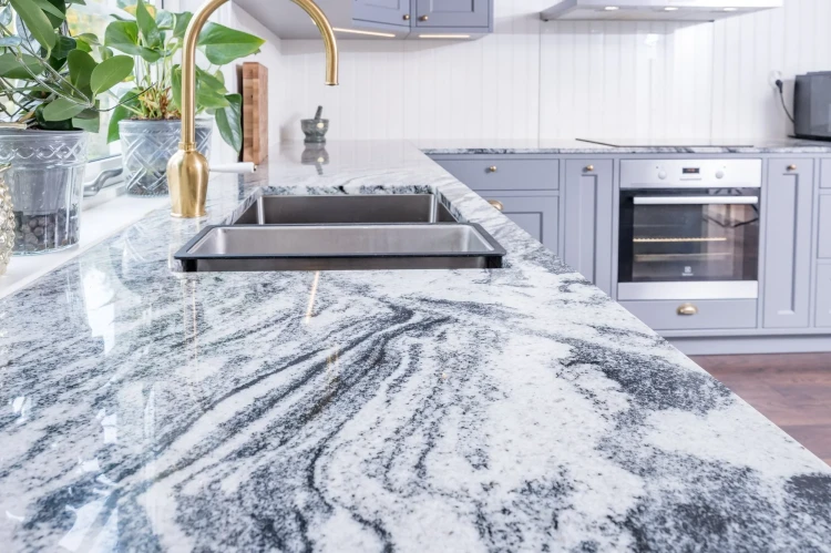 Płytka granitowa Viscount White poler 60x60x1,5 cm