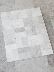 Płytka marmurowa Royal White Bębnowana 20,3x20,3x1 cm
