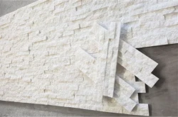 Kamień elewacyjny-dekoracyjny marmur Pure White Stackstone 10x36 cm