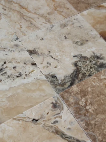 Przejdź do produktu Trawertyn Philadelphia Szczotkowany Bębnowany 40,6x40,6x1,2 cm